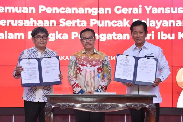 Penandatangan dilakukan oleh Dirjen PPKTrans Kemendes PDTT Danton Ginting Munthe dan Deputi Bidang Advokasi, Penggerakan dan Informasi (Adpin) BKKBN Sukaryo Teguh Santoso. Sumber foto: Humas Kemendes PDTT.