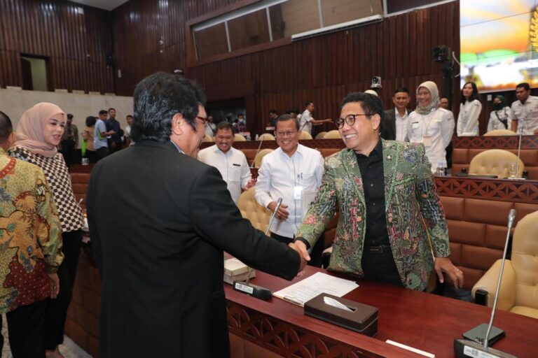 Mendes PDTT Gus Halim saat mengikuti Rapat Kerja Komisi V DPR RI di Jakarta. Sumber foto: Humas Kemendes PDTT.