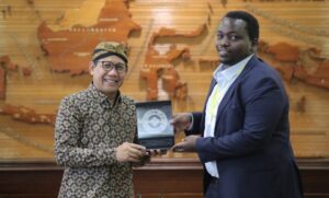 Gus Halim bersama Delegasi Pemerintah Rwanda. Sumber foto: Humas Kemendesa