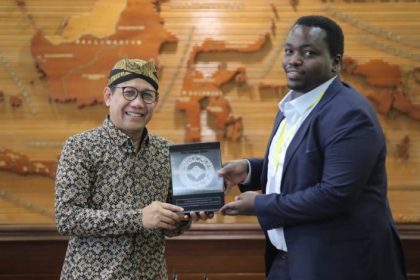 Gus Halim bersama Delegasi Pemerintah Rwanda. Sumber foto: Humas Kemendesa