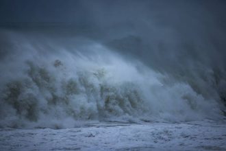 ilustrasi ombak besar, sumber foto: Istimewa