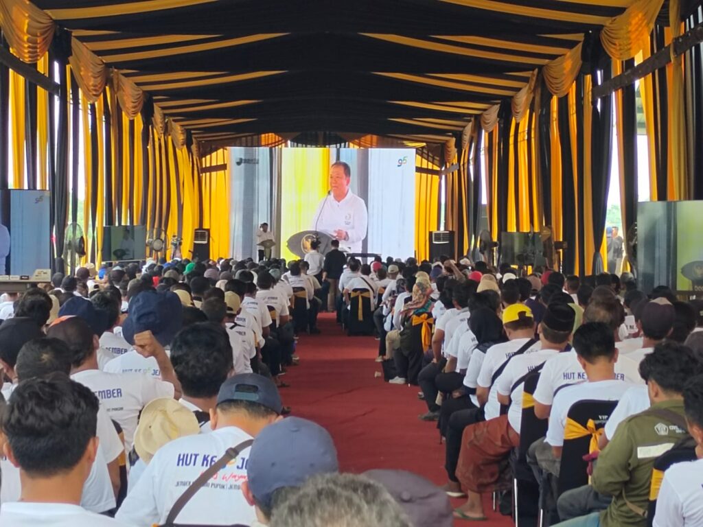 Bupati Jember Hendy Siswanto saat memberikan sambutan peresmian pabrik pupuk organik. Sumber foto: PPID Jember.