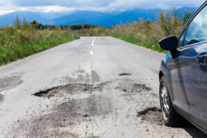 Ilustrasi  jalan rusak. Sumber foto: iStock.