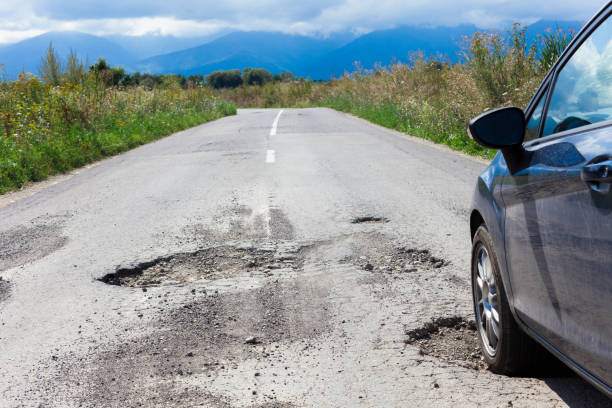 Ilustrasi  jalan rusak. Sumber foto: iStock.