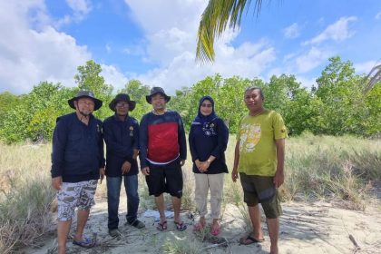 Pemantauan masterplan pengelolaan mangrove Kelompok Kerja Mangrove Daerah (KKMD) Provinsi Gorontalo di Desa Torosiaje, Kecamatan Popayato, Kabupaten Pohuwato Sumber Foto: Istimewa
