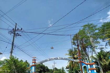 Pintu masuk Desa Tunjungrejo. Sumber foto: Istimewa.