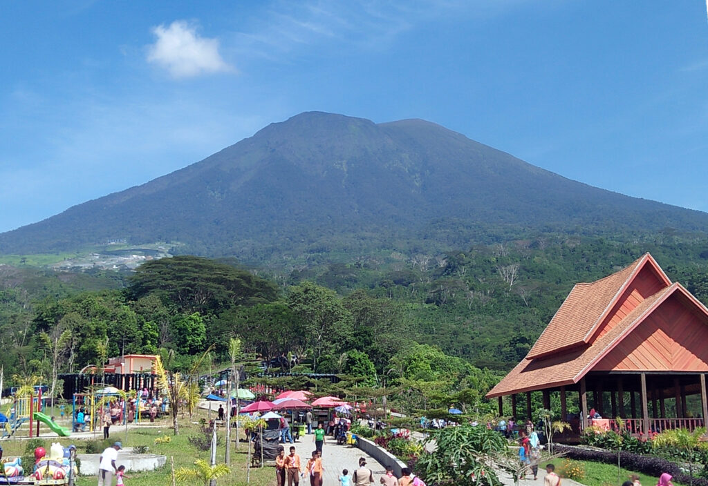 Libur Nataru, Wisata Gunung Dempo Padat Pengunjung