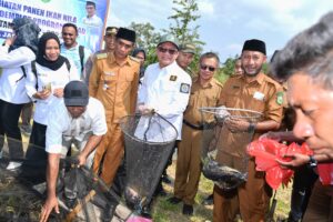 Sekretaris Jenderal Kemendes PDTT Taufik Madjid menyampaikan bahwa Model Demplot merupakan salah satu pendekatan yang efektif untuk meningkatkan kapasitas warga desa dalam mengembangkan usaha ekonomi. Sumber foto: Kemendes PDTT.