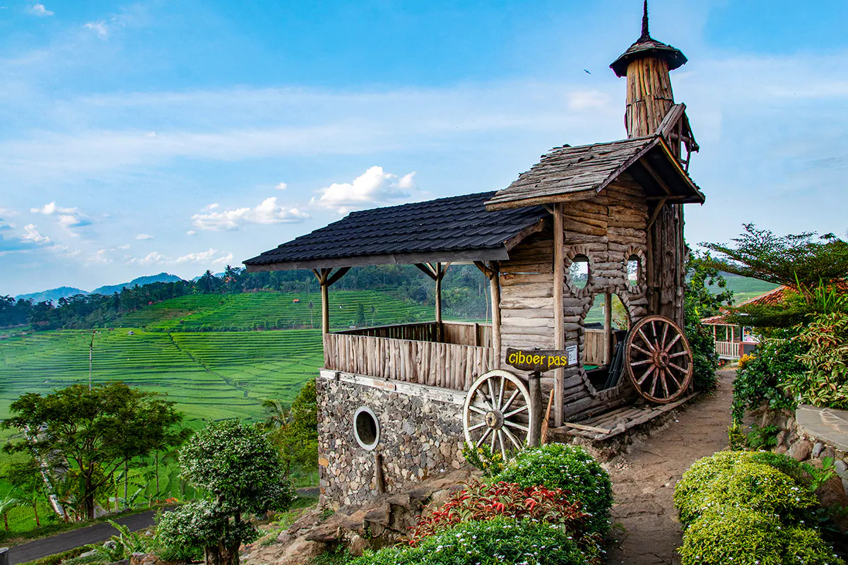 Terasering Ciboer Pas di Desa Wisata Bantaragung. Sumber foto : Dok. Indonesia.travel