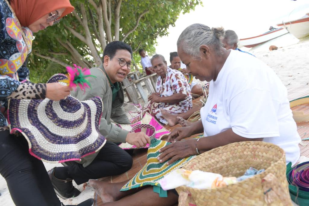 Gus Halim Dukung Kemandirian Kampung Arborek di Raja Ampat