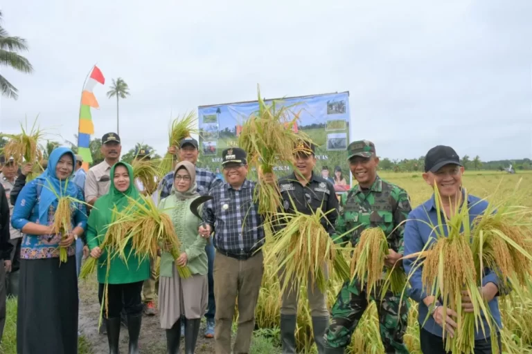 Desa Warna Sari Berhasil Raih Apresiasi atas Keberhasilan Panen Raya