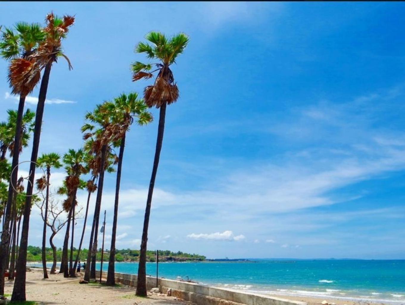 Birunya Laut di Pantai Lasiana, Desa Wisata Lasiana. Dok. Kemenparekraf.