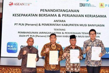Pendadatangaan kesepakatan Pemerintah Kabupaten Musi Banyuasin bersama PLN untuk pemerataan listrik. Sumber foto: palembang.tribunnews.com