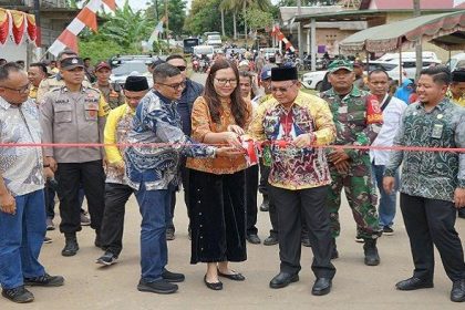 PT IBT Lakukan Aspal Jalan Umum Desa Ring Satu di Wilayah Operasional