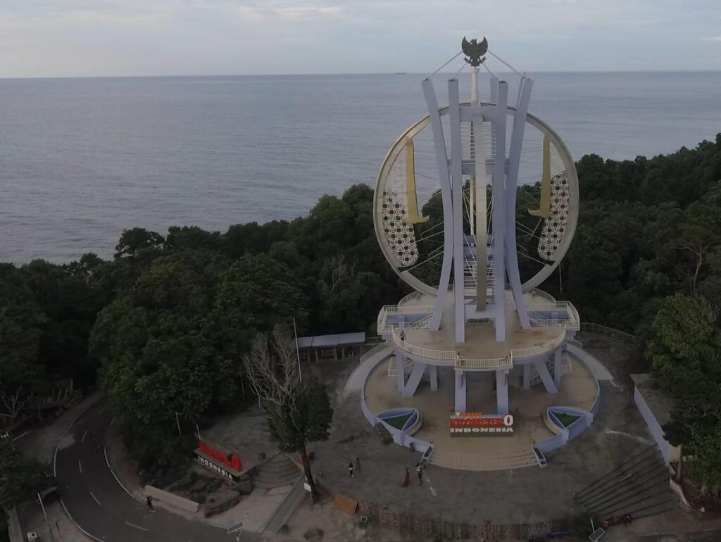 Gagahnya tugu nol kilometer di Desa Wisata Iboih. Sumber foto : Dok. Kemenparekraf.