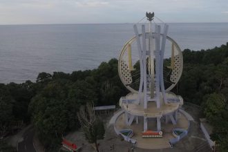 Gagahnya tugu nol kilometer di Desa Wisata Iboih. Sumber foto : Dok. Kemenparekraf.
