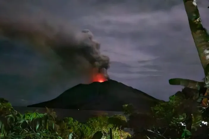 keterangan foto: foto gunung ruang, sumber foto: Istimewa