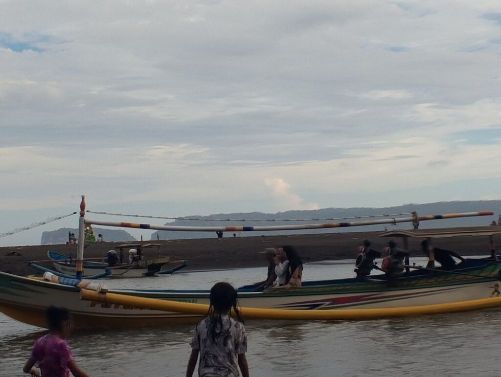 Ekowisata Pantai Cemara di Desa Mojomulyo