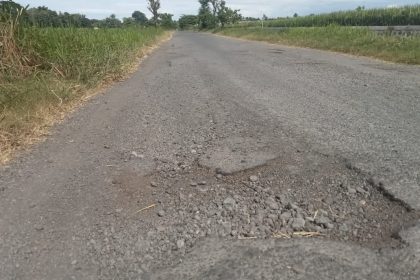 Jalan rusak akan segera diperbaiki Pemdes Bajulmati Sumber : Anton Heri Laksana/ VIVA Banyuwangi