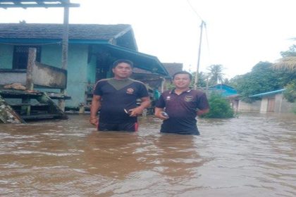 Curah hujan tinggi di Kecamatan Tanah Pinoh Barat, Kabupaten Melawi menyebabkan debit air sungai pinoh meluap.