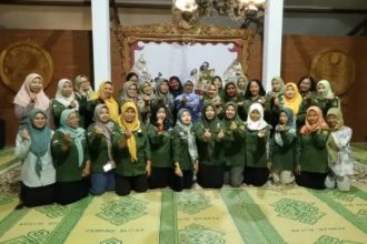 Bupati Blitar Rini Syarifah bersama pendamping desa dan pendamping lokal desa Foto : https://www.blitarkota.go.id/