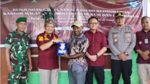 Kantor Imigrasi Kelas II TPI Biak mengadakan kegiatan Pembentukan Desa Binaan Imigrasi di Kampung Padwa, Distrik Yendidori, Kabupaten Biak Numfor, Sumber Foto: Dok. Tribun Papua