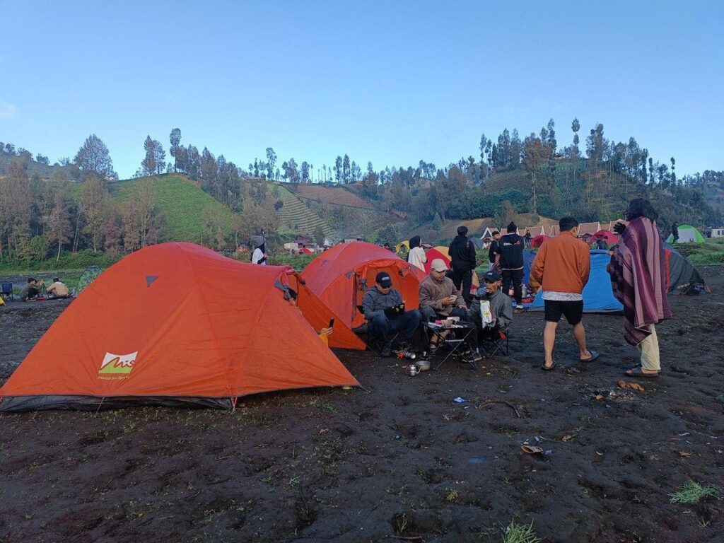 Masyarakat memadati objek wisata di Kabupaten Lumajang saat lebaran. Sumber Foto: Dok. Pribadi