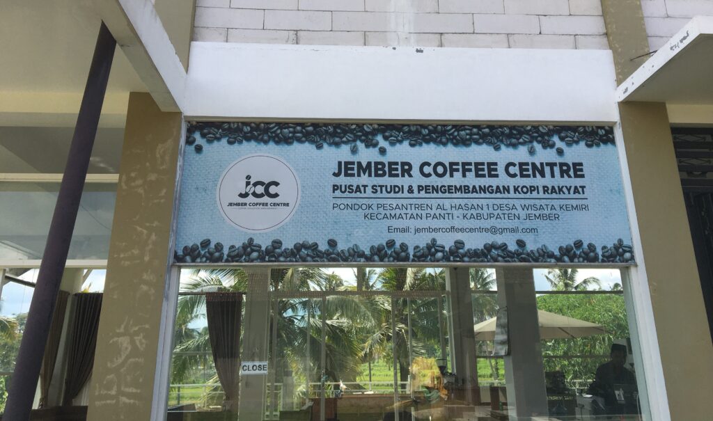 Jember Coffee Centre di Desa Kemiri. Sumber Foto : Penulis