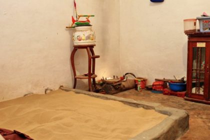 Kasur pasir yang ada dirumah warga setempat. Sumber foto: cahayaperdana.com