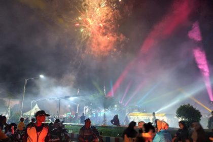 Pesta Kembang Api menutup tradisi malam tabir hari raya 1445/2024. Sumber foto: dok. pribadi/Achmad Fuji Asro