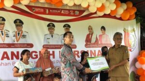 foto: PT IMIP Salurkan bantuan gizi ke Desa Mpanau, sumber foto: Angelina Tribunpalu.com