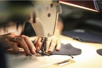 Kegiatan para pelaku UMKM. Sumber foto: bisnisukm.com (ilustrasi)