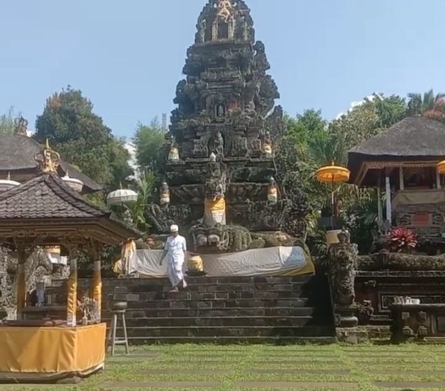 Menelusuri Kekayaan Budaya: Pura Mandhara Giri Semeru, Warisan Spiritual di Lumajang