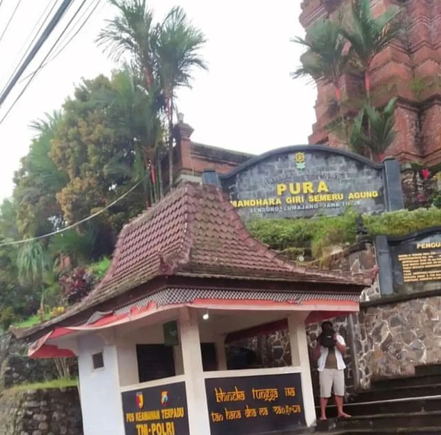 Menelusuri Kekayaan Budaya: Pura Mandhara Giri Semeru, Warisan Spiritual di Lumajang