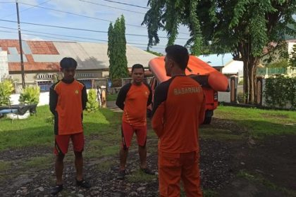 Petugas Basarnas saat persiapan melakukan pencarian korban. Sumber foto : Detikbali