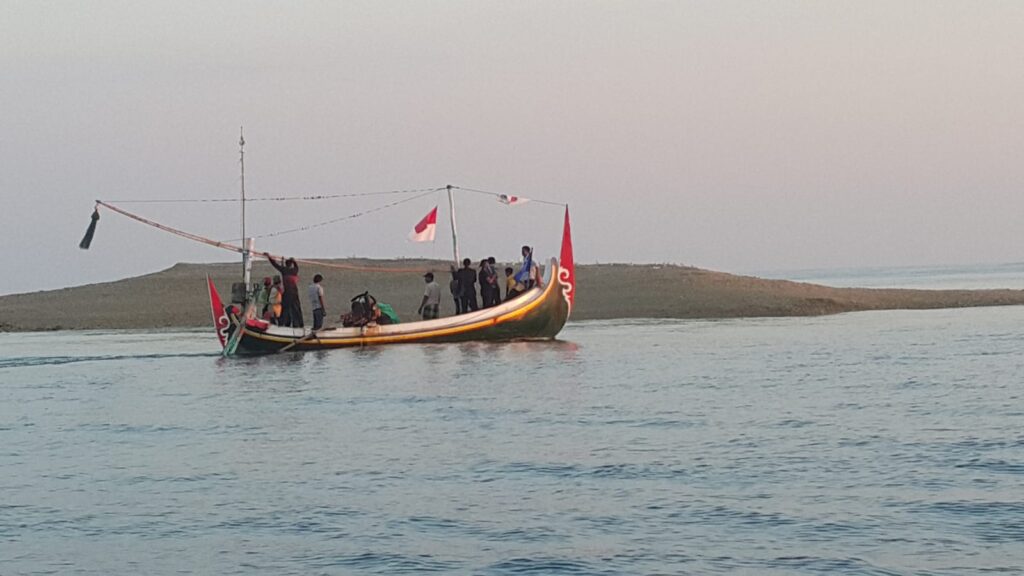 gundukan pasir di Pulau Gili Raja tepatnya di Desa Banmaleng Kecamatan Gili Genting, Sumenep, Sumber foto : firmansyah