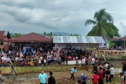 keterangan foto: kemeriahan lomba gebyar ketupat, sumber foto: tribun gorontalo arianto panambang