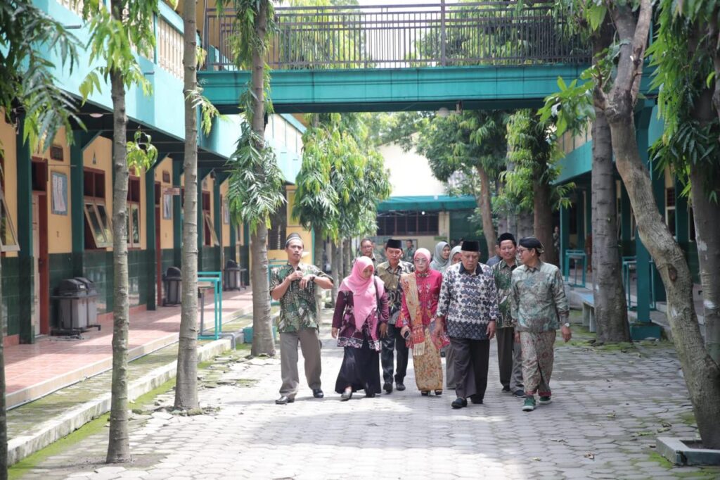 Mendes Halim: Perjuangan SMK Sultan Agung Jombang Menuju Puncak Kesuksesan