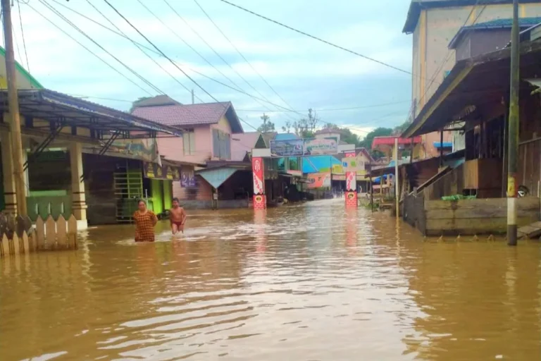 Kondisi banjir di Kelurahan Kuala Kuayan, Kecamatan Mentaya Hulu.