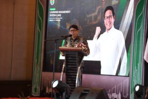 Mendes Halim memberikan sambutan dalam acara peluncuran platform LMS. Sumber: Humas Kemendesa.