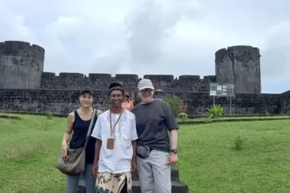 Salah satu pemandu wisatawan Pulau Banda Neira, Sumber Foto: Dok. Alonesia