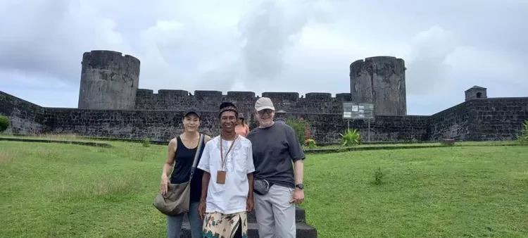 Salah satu pemandu wisatawan Pulau Banda Neira, Sumber Foto: Dok. Alonesia