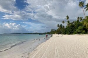 Desa Wisata Ngilngof merupakan rumah bagi pantai dengan pasir terhalus di dunia. Sumber Foto: Dok. Desa Wisata Ngilngof