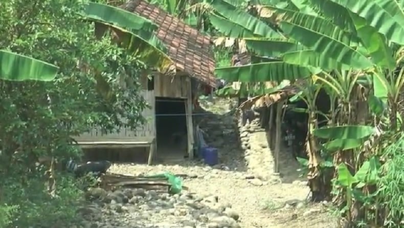 Belasan kepala keluarga (KK) yang tinggal di dua desa, Kabupaten Grobogan, Jawa Tenagh hidup terisolasi selama puluhan tahun. Foto : Rustaman Nusantara