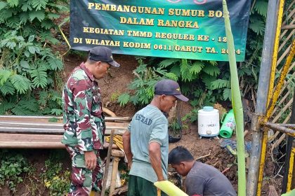 Pengeboran air bersih program TMMD Kodim 0611 Garut di Desa Cintadamai. Foto : Irwan/RRI