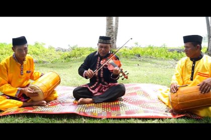 Kesenian Nandong Smong. Sumber: Youtube/AmondayaID