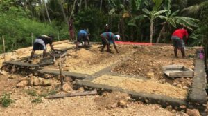 Proses pembangunan salah satu rumah layak huni di Desa Aer Salobar, Kecamatan Weda Selatan, Halmahera Tengah, Maluku Utara, Sumber Foto: Dok. Tribun Ternat