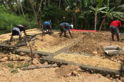 Proses pembangunan salah satu rumah layak huni di Desa Aer Salobar, Kecamatan Weda Selatan, Halmahera Tengah, Maluku Utara, Sumber Foto: Dok. Tribun Ternat
