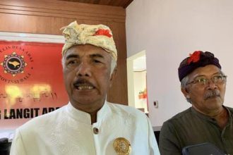 Ketua Majelis Desa Adat (MDA) Bali Ida pengelingsir Agung Putra Sukahet. Sumber Foto: Detikbali