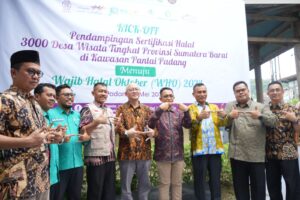 Gubernur Sumbar diwakili Kabiro Kesra Al Amin secara resmi membuka kick off pendampingan sertifikasi halal untuk desa wisata tingkat Provinsi Sumbar. Sumber foto: www.sumbarprov.go.id